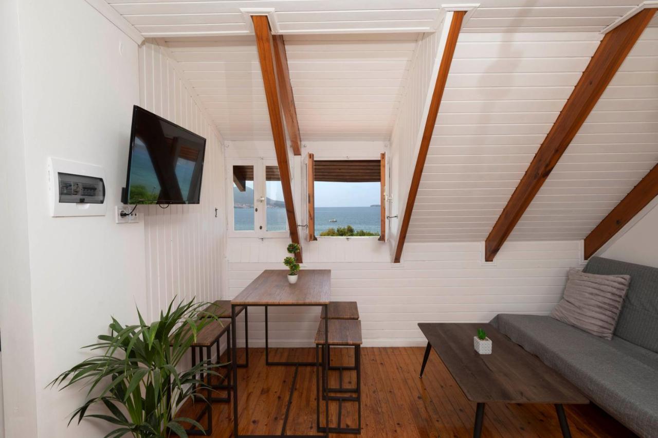 Giorgos House Attic Apartamento Gialova Exterior foto